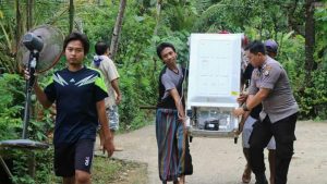 Terancam Bencana, Warga Prambon Terus Kosongkan Isi Rumah 1