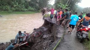 Digerus Banjir, Jalur Utama Kampak-Watulimo Hancur 1