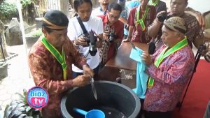 Seperti Inilah Prosesi Jamasan Tombak Kyai Korowelang, Pusaka Andalan Kabupaten Trenggalek