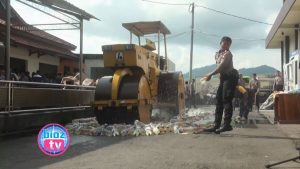 Akhir 2018, Ribuan Botol Miras Berbagai Merk & Pil double L Banjiri halaman Polres Trenggalek
