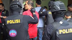 Produksi Di Dapur Kumuh, Pabrik Rumahan Miras Oplosan Rasa Vodka Di Trenggalek Di Grebek