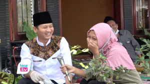 Dicurhati Emak Emak Pengrajin Reyeng, Mas Ipin Dorong Agar Dirikan Kelompok Dicurhati Emak Emak Pengrajin Reyeng, Mas Ipin Dorong Agar Dirikan Kelompok
