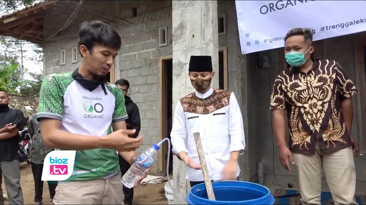 Ciptakan petani mandiri tanpa harus mengandalkan ketersediaan pupuk subsidi, Calon Bupati Trenggalek Mochamad Nur Arifin ajak petani bisa mandiri dengan produksi sendiri pupuk organik cair, karena selain ramah lingkungan dan terbukti bagus untuk segala jenis tanaman, pupuk ini juga bernilai ekonomis.