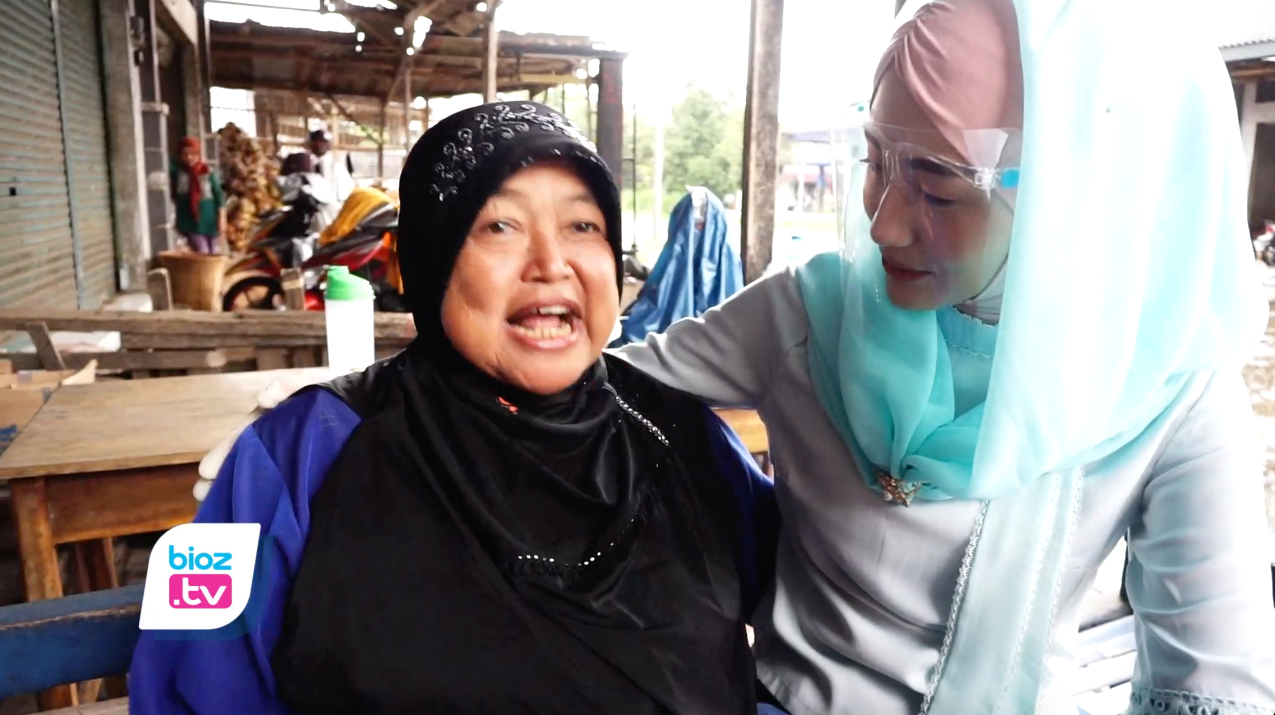 Masih menjadi idola warga Trenggalek, Calon Bupati Trenggalek petahana nomor urut dua, Mochamad Nur Arifin tetap mendapat posisi istimewa di hati rakyatnya. Bahkan saat ditemui istri calon bupati, sejumlah emak emak justru tegaskan jika untuk pilihan bupati Trenggalek "timbang bakal aluwung nambal".