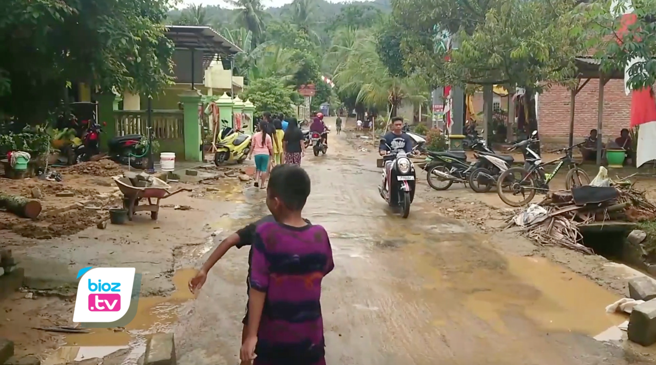 Sempat dikritisi warga lantaran belum mengunjungi lokasi bencana di Kecamatan Munjungan, Pjs Bupati Trenggalek bantah jika disebut tidak memiliki empati. Karena sejak awal kejadian bencana, pihaknya sudah lakukan koordinasi dengan organisasi pemeritah daerah (OPD) terkait untuk lakukan penanganan.