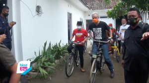 Gencar lakukan blusukan keliling Indonesia untuk kampanyekan sejumlah calon kepala daerah yang di usung PDI Perjuangan, Ganjar Pranowo sebut kunjungannya itu tidak ada kaitannya dengan Pilpres 2024. Saat mengunjungi Kabupaten Trenggalek, ia juga getol kampanyekan calon bupati Nomor urut 2, Mas-Ipin Syah.