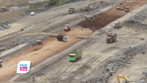 Proses pembebasan lahan Bendungan Tugu di Kabupaten Trenggalek hingga saat ini belum 100%. Meski progres pembangunannya sudah mencapai 78,06%, namun masih menyisakan 14 bidang lahan yang proses pembebasannya belum tuntas. Lahan tersebut diketahui berada diluar lokasi konstruksi bendungan.