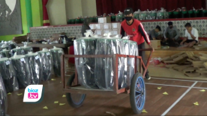 Antisipasi penularan Covid-19 pada pelaksanaan Pmilihan Kepala Daerah Trenggalek 9 Desember mendatang, Sejumlah peralatan protokol kesehatan untuk Tempat pemungutan suara mulai didistribusikan. Pendistribusian ini sudah dilakukans sejak 24 Nopember, dan ditargetkan selesai pada 29 Nopember.