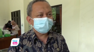 Test massal terhadap santri di salah satu pondok pesantren yang ada di Kecamatan Durenan, petugas temukan ratusan santri yang dikwtahui reaktif. Rapid tes masal ini sebagai tindak lanjut pasca ditemukannya 77 santri yang dinyatakan positif terpapar Covid-19.