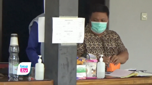 Pasca muncul cluster penularan baru dan terjadi lonjakan jumlah pasien positif covid-19 di Kabupaten Trenggalek, jumlah data yang di update pemerintah daerah jutsru tidak sama dengan update data dari pemerintah pusat. Data yang disajikan pemerintah daerah lebih besar dari data yang disajikan pemerintah pusat.