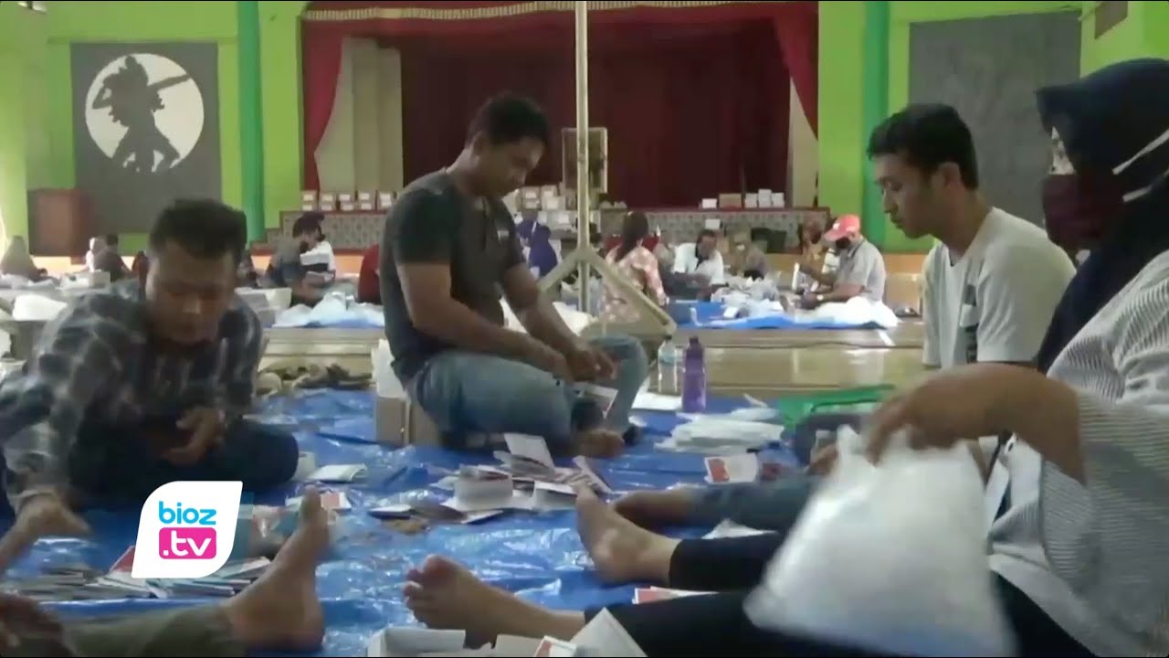 Lakukan sortir dan pelipatan surat suara untuk pemilihan kepala daerah (Pilkada) Kabupaten Trenggalek tahun 2020, Puluhan petugas temukan lebih dari 300 surat suara rusak. Jenis kerusakan tersebut juga bermacam macam, meliputi surat suara yang terpotong, rusak terlipat, hingga terdapat noda tinta.