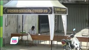 Dinyatakan positif Covid-19, puluhan santri pondok pesantren yang ada di Kecamatan Durenan, Kabupaten Trenggalek, Jawa Timur dikarantina. Mayoritas mereka yang positif terpapar diketahui tanpa gejala, sementara itu beberapa santri lainnya mengalami gejala ringan seperti flu dan batuk biasa.