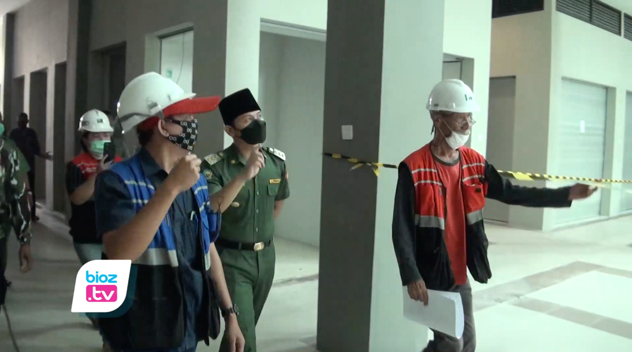 Proses pembangunan fisik tinggal proses finishing, Pasar Pon Trenggalek ditargetkan bisa ditempati pada awal Tahun 2021 mendatang. Pasalnya, saat ini proses peneyerahan barang milik negara dari kementerian PU ke pemerintah daerah juga sudah berjalan. Dengan konsep modern, pasar ini juga dilengkapi dengan lift.