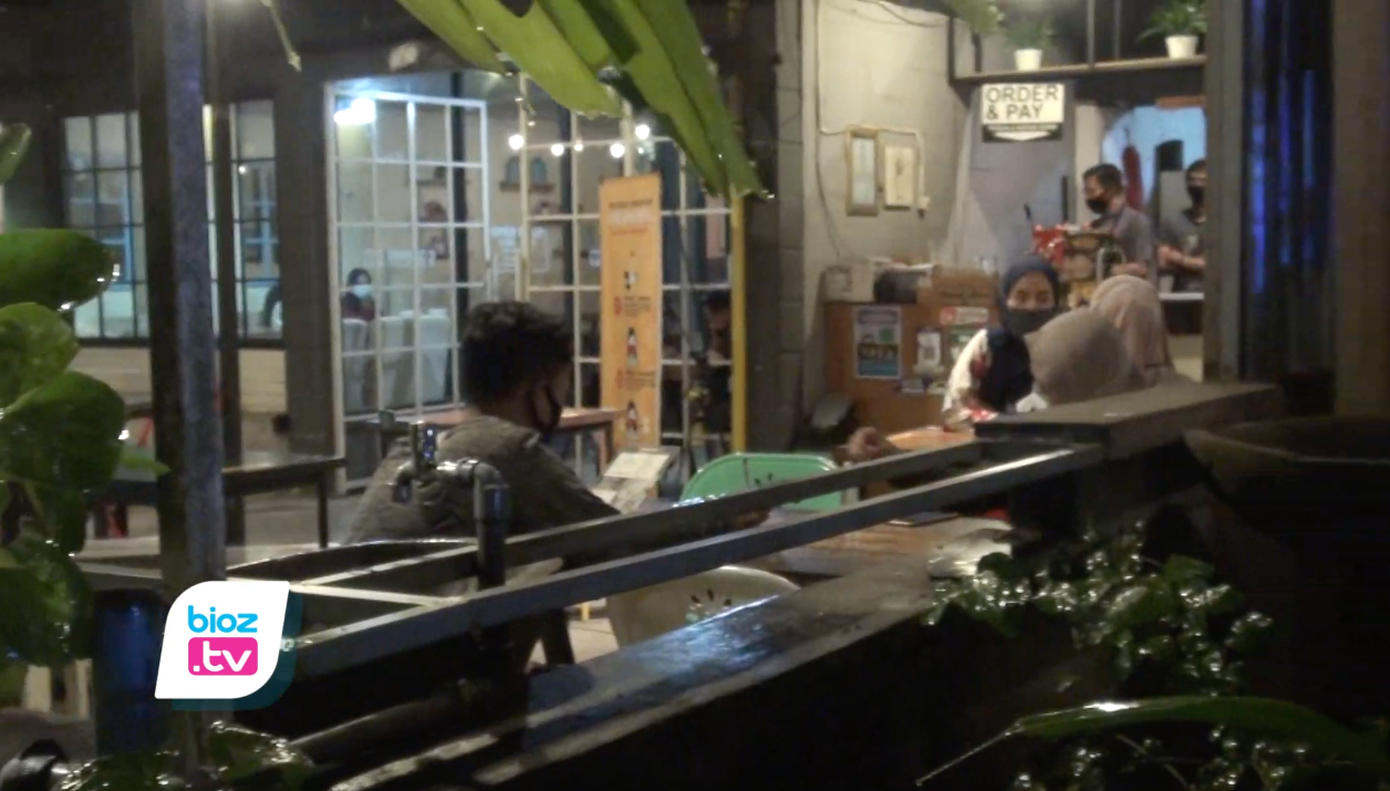 Tekan lonjakan penularan Covid-19 pada musim libur panjang menjelang tahun baru 2021, pembatasan jam malam mulai diberlaukan di Kabupaten Trenggalek. Jam Malam ini akan diberlakukan selama 5 hari kedepan. Selain itu penutupan tempat wisata juga diperpanjang hingga 4 Januari mendatang.