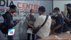 Pilkada Trenggalek tahun 2020, KPU akui ada penurunan partisipasi pemilih dari Pilkada pada tahun sebelumnya, akibatnya, target partisipasi yang ditentukan pada tahun ini tidak bisa tercapai. Diduga ada banyak fakor yang menyebabkan penurunan tingkat kehadiran masyarakat ini, salah satunya dampak dari Pandemi. Pilkada Trenggalek tahun 2020, KPU akui ada penurunan partisipasi pemilih dari Pilkada pada tahun sebelumnya, akibatnya, target partisipasi yang ditentukan pada tahun ini tidak bisa tercapai. Diduga ada banyak fakor yang menyebabkan penurunan tingkat kehadiran masyarakat ini, salah satunya dampak dari Pandemi.