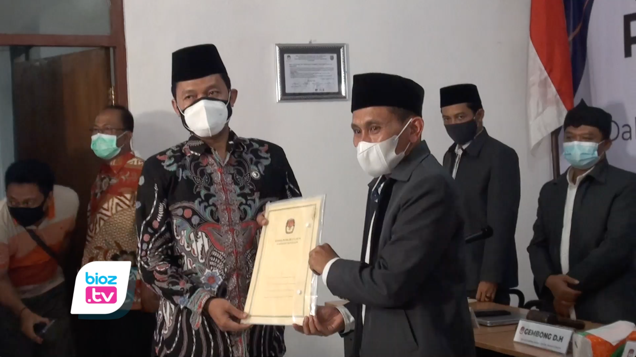 Buku Register Perkara Konstitusi (BRPK) dari Mahkamah Konsitusi (MK) turun, pasangan calon bupati Mocahamad Nur Arifin dan Syah Mohamad Natanegara akhirnya resmi ditetapkan sebagai pasangan Bupati terpilih oleh KPU Trenggalek. Penetapan itu dilaksanakan dalam rapat pleno terbuka 22 Januari tahun 2021.