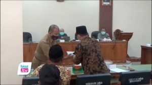 Terima aspirasi dari Forum Peduli Desa (FPD) Watulimo terkait dugaan penyerobotan tanah kas desa, DPRD Trenggalek desak dinas pemberdayaan masyarakat dan desa (PMD), untuk fasilitasi penyelesaian bersama pemerintah desa. Terlebih, bidang tanah tersebut saat ini sudah ada sertifikat atas nama seseorang.