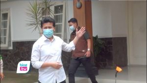 Pulang kampung sekaligus kunjungan ke Kabupaten yang pernah dipimpinnya, Emil elestianto Dardak kaget saat mengetahui Kabupaten Trenggalek masuk Zona Merah. Ia juga mengajak seluruh elemen masyarakat untuk bersama sama turun tangan menekan penyebaran Covid-19 dengan mematuhi protokol kesehatan. Pulang kampung sekaligus kunjungan ke Kabupaten yang pernah dipimpinnya, Emil elestianto Dardak kaget saat mengetahui Kabupaten Trenggalek masuk Zona Merah. Ia juga mengajak seluruh elemen masyarakat untuk bersama sama turun tangan menekan penyebaran Covid-19 dengan mematuhi protokol kesehatan.