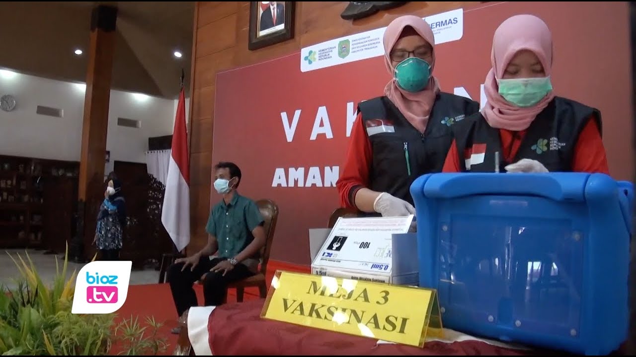 Proses vaksinasi di Kabupaten Trenggalek sudah dimulai sejak 29 Januari 2021 di Pendopo Manggala Praja Nugraha, ribuan tenaga kesehatan mulai menjalani vaksinasi tahap pertama di 22 Puskesmas yang tersebar hingga pelosok. Sementara itu lebih dari 100 tenaga kesehatan lainnya justru tidak mendapat jatah vaksin.