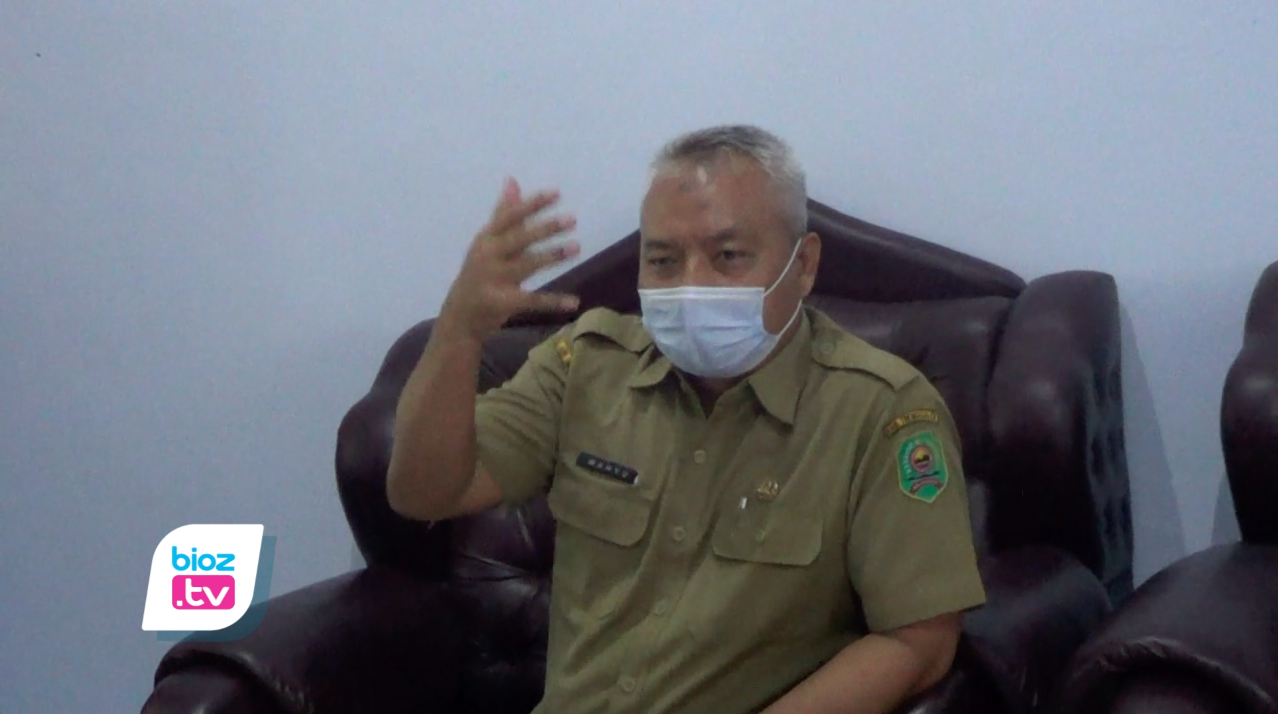 Bangunan kantor baru badan kesatuan bangsa dan politik (Kesbangpol) masih dibiarkan kosong, Inspektorat Kabupaten Trenggalek minta agar kantor baru tersebut segera difungsikan. Terlebih bangunan itu sudah selesai dibangun sejak tahun 2019 lalu, namun hingga tahun 2021 ini belum juga difungsikan.