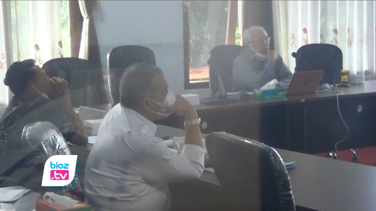 Komisi 1 DPRD Trenggalek dorong badan kepegawaian daerah (BKD) berikan bimbingan terhadap sejumlah tenaga honoror agar bisa lolos seleksi Pegawai pemerintah dengan perjanjian kontrak (P3K). Pasalnya, hingga saat ini masih banyak tenaga honorer di Trenggalek yang tidak lolos seleksi CPNS maupun P3K.