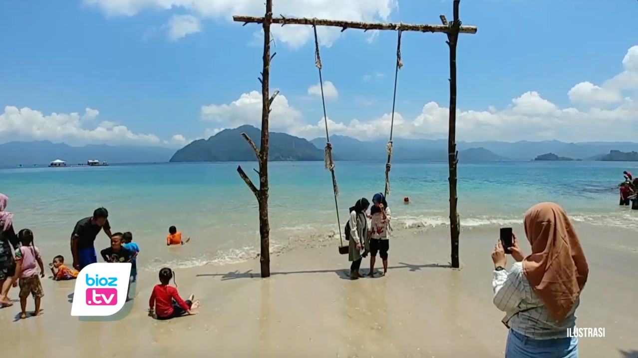 Komisi 2 DPRD Trenggalek meminta Dinas Pariwisata dan Kebudayaan segera buka kembali seluruh destinasi wisata. Pasalnya, seluruh tempat wisata sudah ditutup sejak Trenggalek masuk zona merah kemarin. sedangkan saat ini kondisi penularan covid-19 dinilai sudah mengalami banyak penurunan.