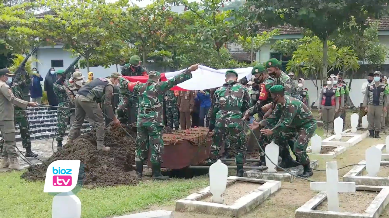 Sempat dirawat di rumah sakit Dr.Soedomo dan menjalani perawatan di rumah, Mantan Bupati Trenggalek Kolonel Purn Soedarso meninggal dunia diusia 92 Tahun, pada 15 Februari 2021 sekitar pukul 01.00 WIB. Jenazah mantan bupati ini dimakamkan secara militer di Taman Makam Pahlawan (TMP) Trenggalek.