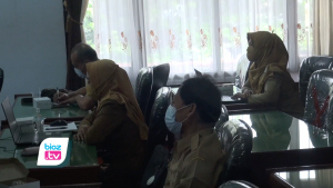 Pastikan kesiapan sejumlah organisasi perangkat daerah (OPD) dalam menyongsong pelaksanaan program program sesuai Visi-Misi bupati. Komisi 1 DPRD Trenggalek panggil sejumlah OPD yang membidangi SDM. Pasalnya, untuk bisa melaksanakan program dengan bagus, juga dibutuhkan SDM yang baik.