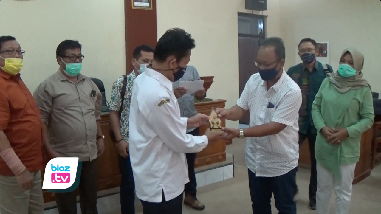 Perdalam sistem perencanaan anggaran dan pembangunan yang diterapkan Kabupaten Trenggalek, Pansus II DPRD Kota Madiun sambangi kantor DPRD Trenggalek. Mereka berharap pengalaman yang telah dilakukan Trenggalek bisa dijadikan referensi kota madiun dalam penyusunan ranperda inisiatif DPRD.