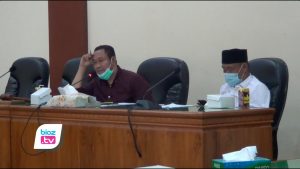 Evaluasi penanganan pandemi Covid-19 di Kabupaten Trenggalek, Komisi 4 DPRD kritisi adanya sejumlah kepala Puskesmas yang rangkap jabatan menjadi pimpinan pada rumas sakit darurat Covid-19. Akibat rangkap jabatan ini, komisi 4 khawatir bisa menimbulkan permasalahan dalam penggunaan anggaran.