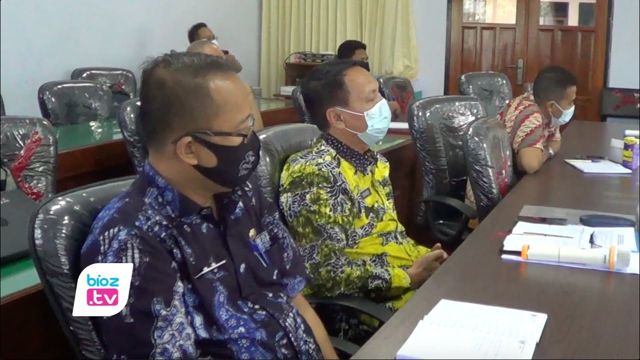 Terganjal audit, pembahasan ranperda penggabungan BPR Bangkit Prima Sejahtera (BPS) dan BPR Jwalita Trenggalek akhirnya molor dari target yang ditentukan OJK. Pasalnya, OJK meminta agar laporan penggabungan itu selesai pada 25 Februari, sementara itu audit baru akan dilakukan bulan maret mendatang.