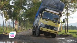 Rencana pembangunan jalan Karangan-Nglongsor, yang kondisinya rusak parah dan pernah dijadikan lokasi atraksi tatrikal sejumlah seniman Trenggalek, tinggal menunggu review desain. Pasalnya, kegiatan pembangunan jalan tersebut sudah dilelang sejak awal 2021, dan sudah ada pemenangnya pada bulan februari kemarin.