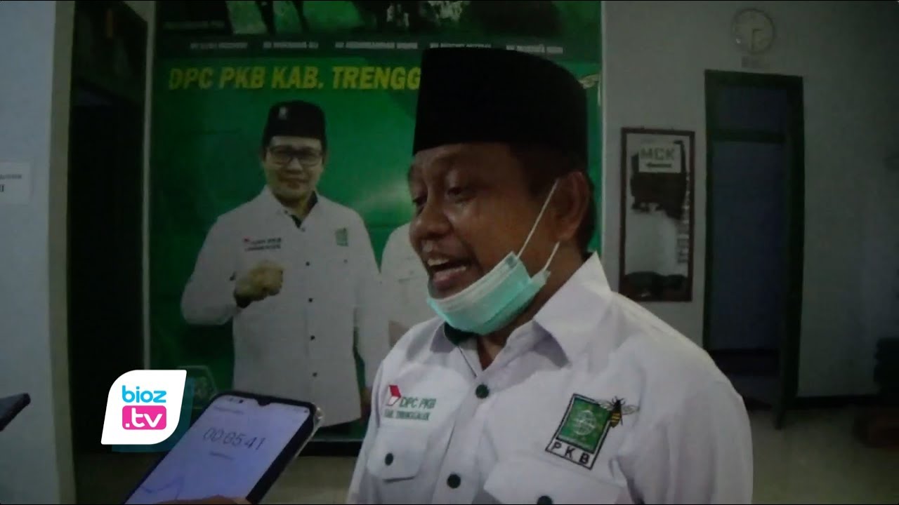 Ketua DPC PKB Trenggalek ngotot klaim Wakil Bupati, Syah Mohamad Natanegara sebagai kadernya. Menurutnya, saat Partai Demokrat keluarkan KTA untuk Syah, yang bersangkutan masih resmi menjabat sebagai anggota DPRD dari Fraksi PKB. Selain itu, Syah natanegara juga tidak dikeluarkan dari PKB.