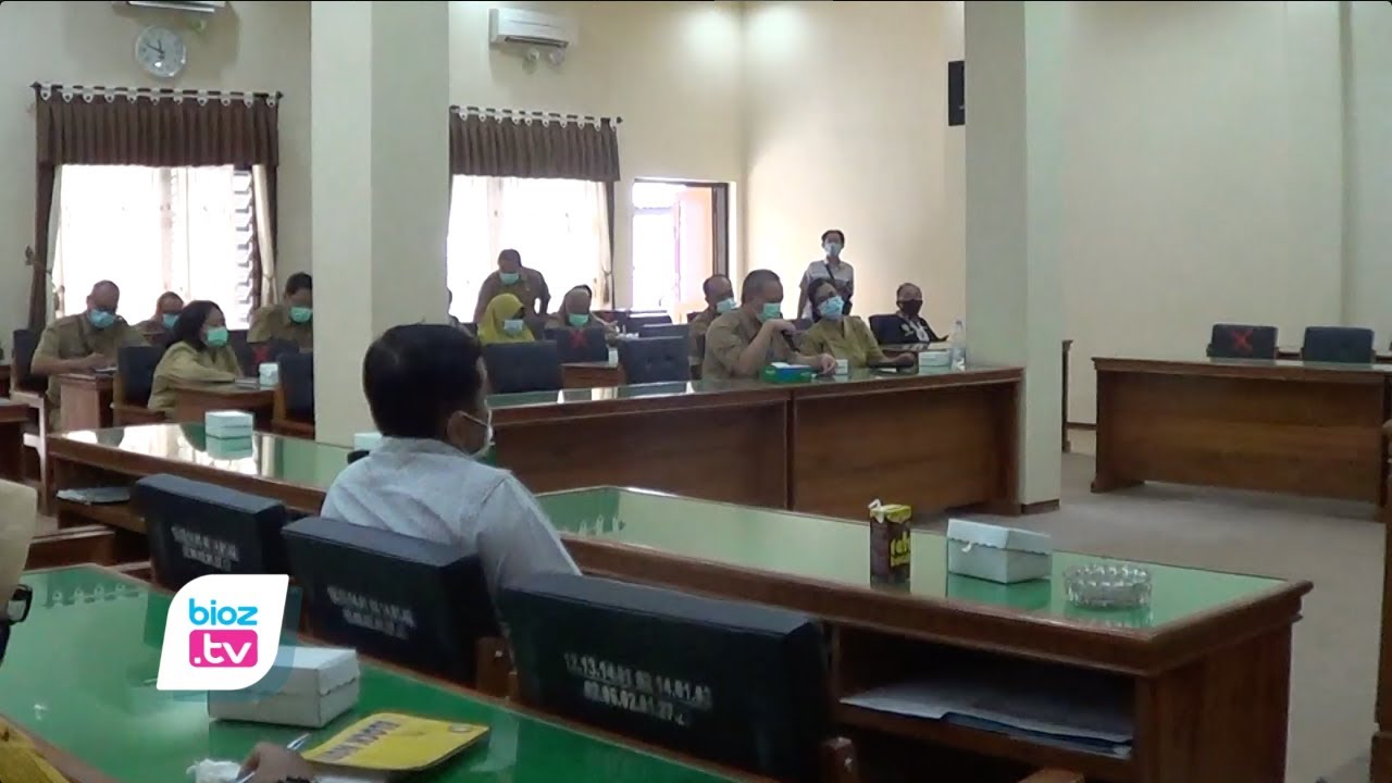 Polemik perekrutan pegawai rumah sakit darurat covid-19 (RSDC) Kecamatan panggul, Komisi 4 DPRD Trenggalek menilai panitia kurang profesional. Pasalnya, panitia terbukti kecolongan saat proses seleksi administrasi. Yaitu ada salah satu peserta yang melebihi batasan umur, namun bisa lolos seleksi.