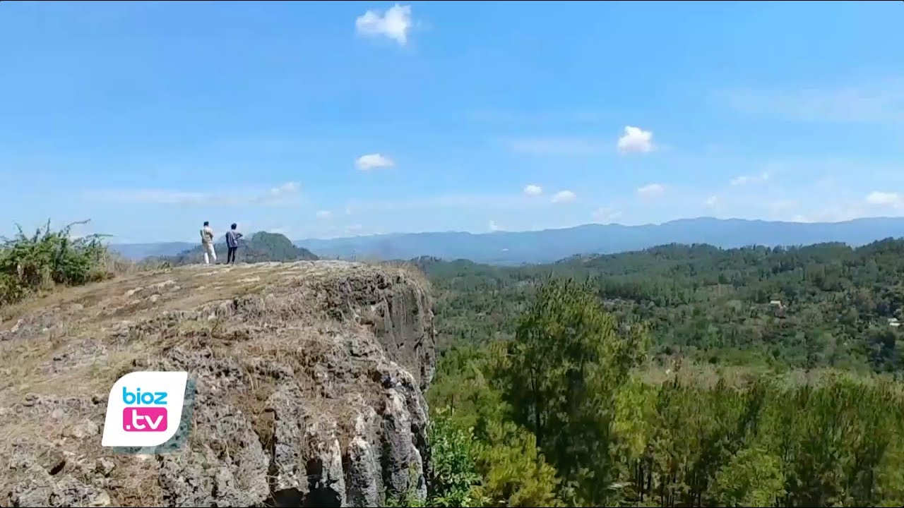 Mendapat penolakan dari warga dan tidak sesuai dengan perda rencana tata ruang wilayah (RTRW), Bupati Trenggalek sebut eksploitasi tambang emas di Kabupaten Trenggalek tidak fisibel. Jika dibandingkan eksploitasi emas, bupati justru tertarik untuk mengelola emas hijau dan emas biru-nya Trenggalek.