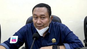 Tuntut pemerintah daerah kembali izinkan kegiatan pertunjukan hiburan, Sejumlah pelaku seni mengadu ke Komisi 4 DPRD Trenggalek. Pasalnya, semenjak adanya larangan hajatan dan kegiatan yang menimbulkan kerumunan akibat pandemi Covid-19, para pelaku seni di Trenggalek juga menganggur. Tuntut pemerintah daerah kembali izinkan kegiatan pertunjukan hiburan, Sejumlah pelaku seni mengadu ke Komisi 4 DPRD Trenggalek. Pasalnya, semenjak adanya larangan hajatan dan kegiatan yang menimbulkan kerumunan akibat pandemi Covid-19, para pelaku seni di Trenggalek juga menganggur.