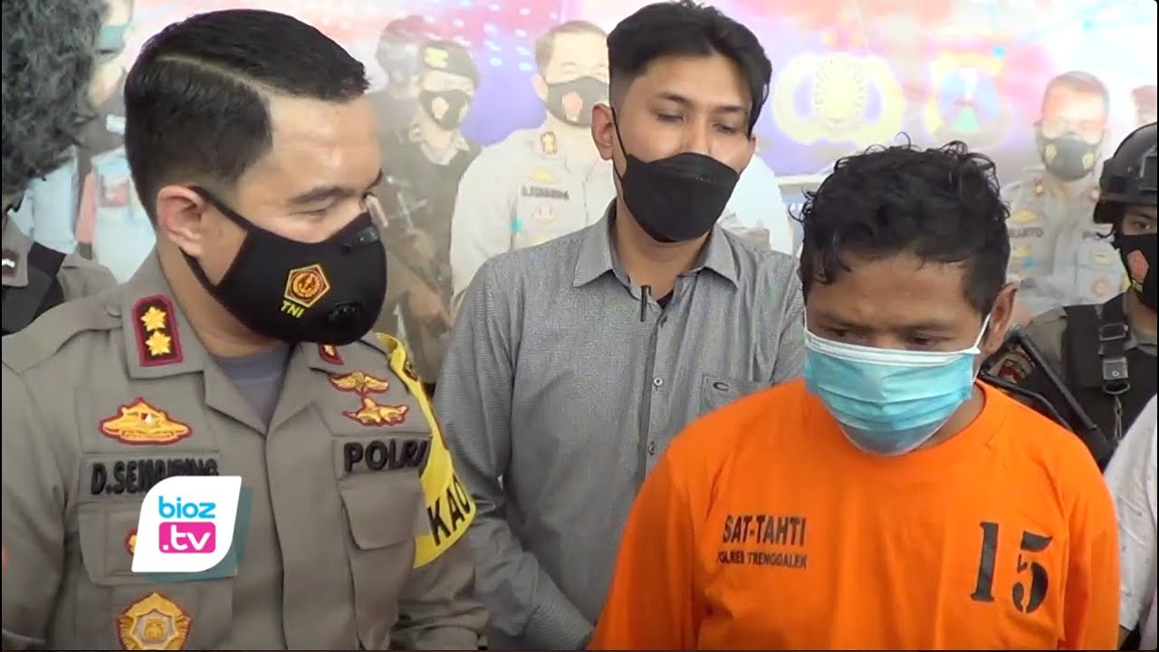 Dijebloskan penjara setelah menghabisi nyawa kakeknya dan membacok pasangan suami istri yang merupakan saudaranya sendiri, pelaku pembunuhan dan pembacokan asal Desa Dongko, Kecamatan Dongko, Trenggalek mengaku menyesal. Seperti apa kejadian sebenarnya, simak pengakuan pelaku berikut ini.