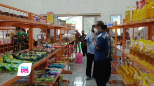 Dongkrak perekonomian melalui badan usaha milik desa (BUMDes), Desa yang ada di pelosok Kecamatan Bendungan, Kabupaten Trenggalek, berdayakan produk lokal melalui BUMDes Mart. Seluruh produk lokal difasilitasi proses penjualan, hingga branding kemasan produk agar lebih menarik dan bisa meningkatkan harga jual.