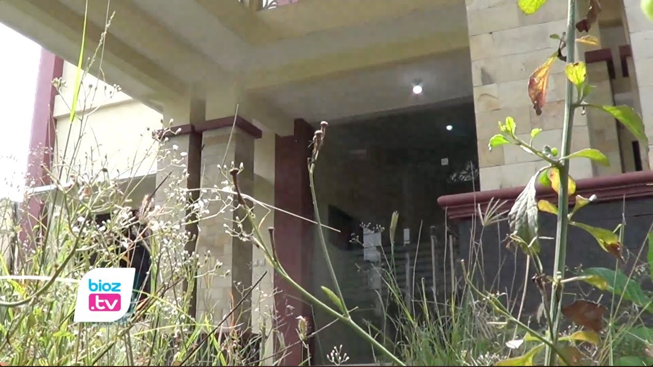 Sudah dibangun sejak tahun 2019 lalu dan dikabarkan sempat ada sengketa lahan dengan Kemenkumham, Bangunan kantor kesatuan bangsa dan politik (Kesbangpol) Trenggalek dibiarkan mangkrak dan belum ditempati hingga sekarang. Akibatnya, saat ini kondisi gedung baru itu mulai ditumbuhi rumput dan gulma.