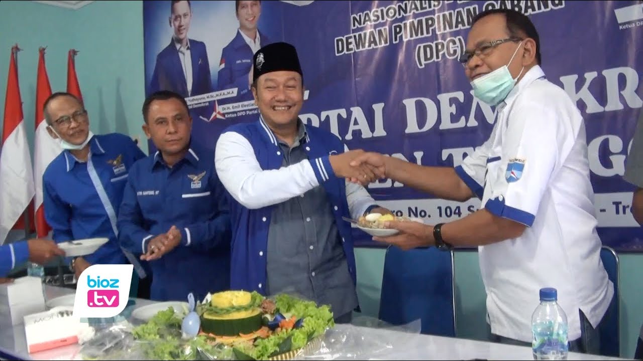 Upaya kudeta merebut Partai Demokrat gagal, DPC Partai Demokrat Trenggalek apresiasi sikap pemerintah atas penolakan KLB kubu Moeldoko. Sebagai wujud syukurnya, Demokrat Trenggalek juga menggelar potong tumpeng di kantor DPC bersama seluruh fraksi hingga jajaran pengurus tingkat PAC.