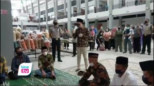 Buka kembali operasional Pasar Pon setelah terbakar pada beebrapa tahun lalu, Bupati Trenggalek, Mochamad Nur Arifin dorong agar bangunan baru Pasar Pon yang berkonsep modern itu bisa menjadi Pasar Wisata. Selain itu, pembukaan Pasar ini diharapkan bisa mendorong pemulihan ekonomi ditengah pandemi. Buka kembali operasional Pasar Pon setelah terbakar pada beebrapa tahun lalu, Bupati Trenggalek, Mochamad Nur Arifin dorong agar bangunan baru Pasar Pon yang berkonsep modern itu bisa menjadi Pasar Wisata. Selain itu, pembukaan Pasar ini diharapkan bisa mendorong pemulihan ekonomi ditengah pandemi.