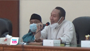 Sejumlah Guru Di Trenggalek Belum Penuhi Standarisasi Ijazah, Komisi 4 Minta Segera Ada Kebijakan Banyak guru belum lakukan penyesuain standarisasi ijazah sesuai peraturan yang berlaku, Komisi 4 DPRD Trenggalek minta agar seluruh tenaga pengajar bisa segera menyesuaikan. Jika memang terganjal waktu mendekati pensiun, Komisi 4 meminta agar mereka berikan kebijakan tugas sesuai potensi atau pengalaman.