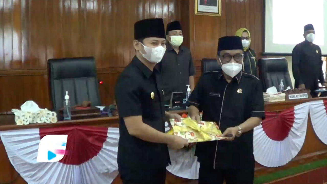 Terima puluhan catatan rekomendasi terhadap laporan keterangan pertanggungjawaban (LKPJ) Pemerintah Kabupaten Trenggalek tahun 2020, Bupati pastikan sejumlah rekomendasi dari DPRD Trenggalek tersebut akan segera ditindak lanjuti. Ia juga langsung meminta sekretaris daerah (Sekda) untuk segera bertindak.