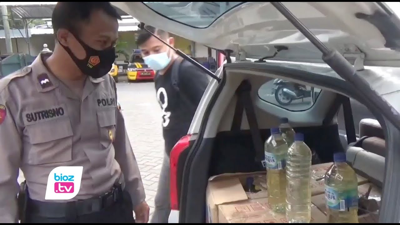 Penyekatan mudik lebaran di perbatasan Trenggalek-Ponorogo, tim gabungan amankan mobil pengangkut ratusan botol minuman keras jenis arak jowo (Arjo) dari Sukoharjo dengan tujuan Kabupaten Tulungagung. Saat ini Mobil beserta miras itu sudah diamankan di Mapolres Trenggalek guna proses hukum lebih lanjut.