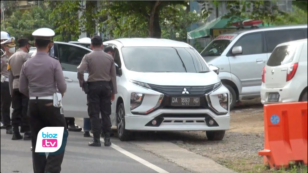 Musim mudik lebaran, penyekatan dikawsan pintu masuk Kabupaten Trenggalek lebih diperketat. Sesuai aturan baru dari pusat, jika sebelumnya mudik lokal dalam satu rayon aglomerasi masih diperbolehkan, sesuai aturan baru itu, mudik lokal maupun antar provinsi dilarang.