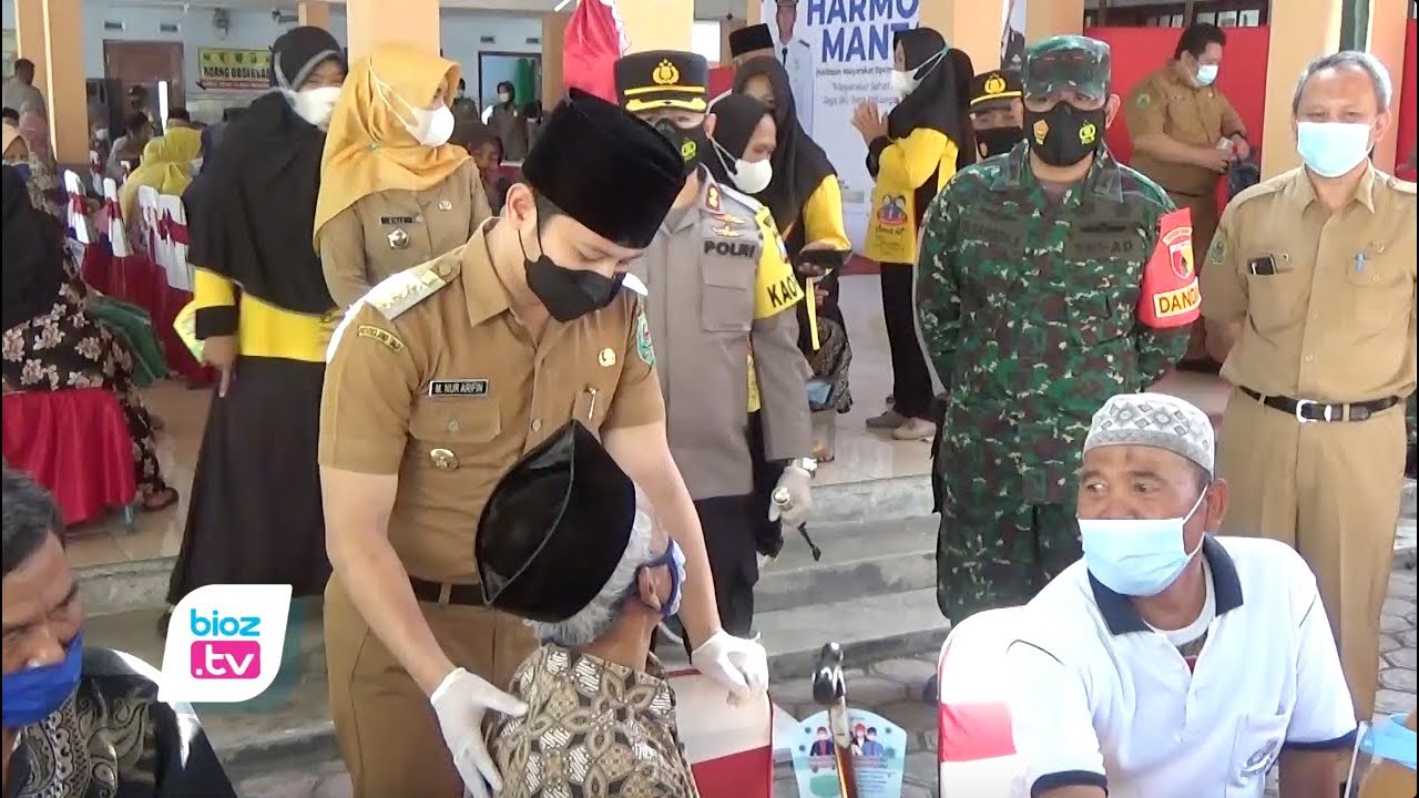 Antisipasi keluhan penyakit sejak dini bagi lansia, Bupati Trenggalek Mochamad Nur Arifin meluncurkan program pemeriksaan gratis bagi para lanjut usia (lansia) hingga pelosok desa desa. Melalui Program ini, para tenaga kesehatan akan rutin mengunjungi tiap desa untuk memeriksa para lansia yang ada di sana.
