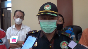 Kedua Kalinya, Lagi Lagi Sekda Trenggalek Kembali Mangkir Dari Udangan Hearing Bareng Aktivis Sempat mangkir dari undangan hearing bareng sejumlah aktivis di gedung DPRD Trenggalek, Sekretaris daerah (Sekda) Kabupaten Trenggalek kembali mangkir pada agenda hearing yang kedua. Akibatnya, hearing ini tidak mendapatkan hasil dan harus ditunda pada agenda berikutnya hingga Sekda mau menghadiri.