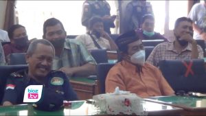 Sekretaris daerah (Sekda) kembali mangkir dari undangan hearing bareng sejumlah aktivis, DPRD Trenggalek akhirnya jadwalkan ulang. Rencananya, Hearing akan kembali digelar pada 24 Juni 2021 mendatang. Pasalnya, para aktivis meminta agar Sekda bisa datang langsung untuk menjawab aspirasi mereka. Sekretaris daerah (Sekda) kembali mangkir dari undangan hearing bareng sejumlah aktivis, DPRD Trenggalek akhirnya jadwalkan ulang. Rencananya, Hearing akan kembali digelar pada 24 Juni 2021 mendatang. Pasalnya, para aktivis meminta agar Sekda bisa datang langsung untuk menjawab aspirasi mereka.