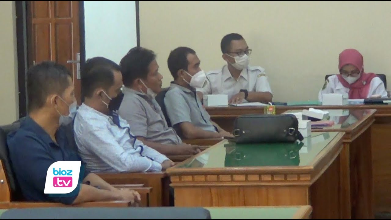 Kepala unit layanan pengadaan (ULP) Kabupaten Trenggalek mangkir, rencana hearing bareng sejumlah pengusaha konstruksi di kantor DPRD Trenggalek akhirnya ditunda. Dalam hal ini, para pengusaha jasa konstruksi pertanyakan terkait kewajaran nilai tawar lelang yang mengalami penurunan cukup signifikan.