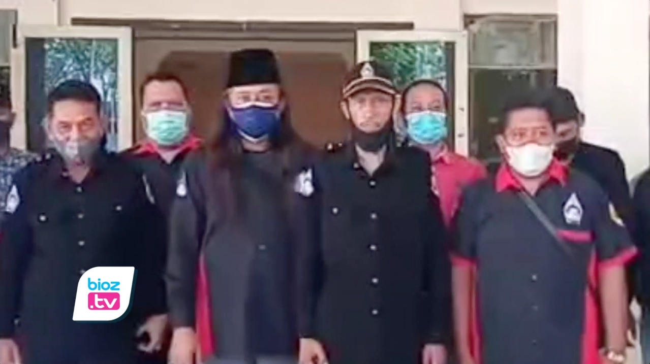 Buntut dugaan hate speech yang dilakukan oknum kepala desa di Kabupaten Trenggalek, Pokja Seni kabupaten Grobongan tuntut yang bersangkutan diproses hukum dan copot dari jabatannya. Pasalnya, postingan oknum kepala desa itu dinilai telah merendahkan dan menciderai profesi seniman seluruh Indonesia.
